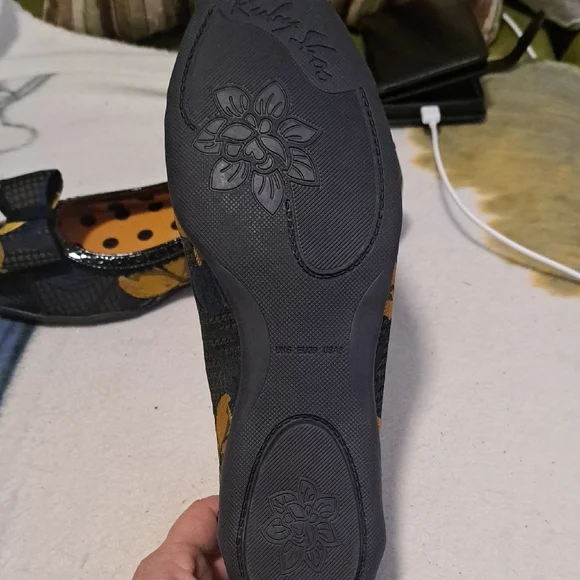 Elegant Blue and Gold Women's Flats - Picture 3 of 4